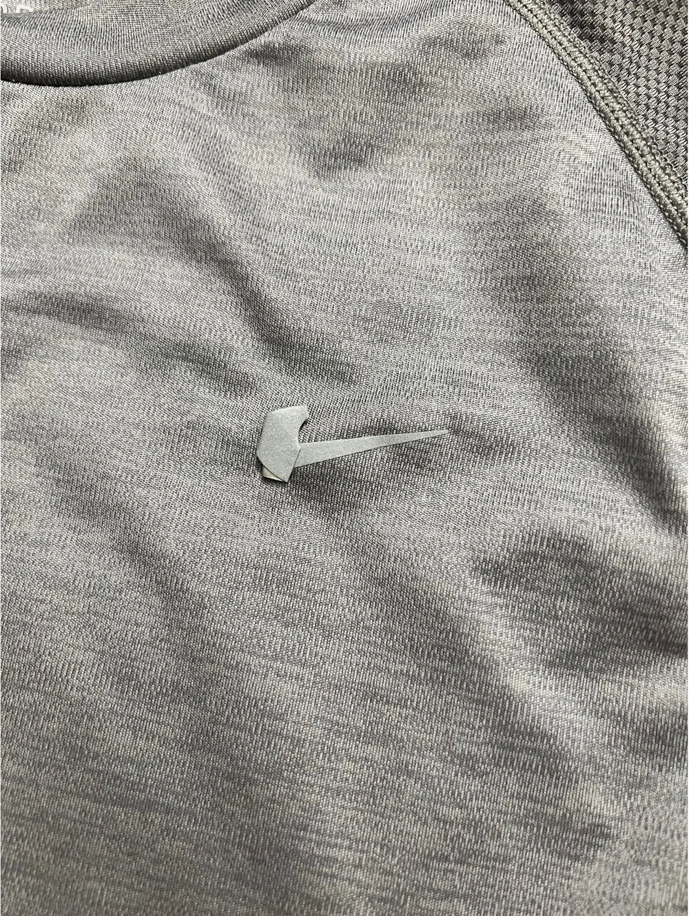 Nike women’s gray workout top medium (flaw)